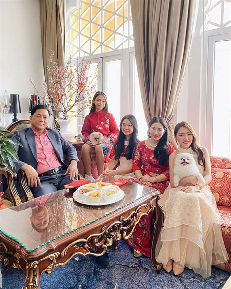 bố chloe nguyễn bị bắt